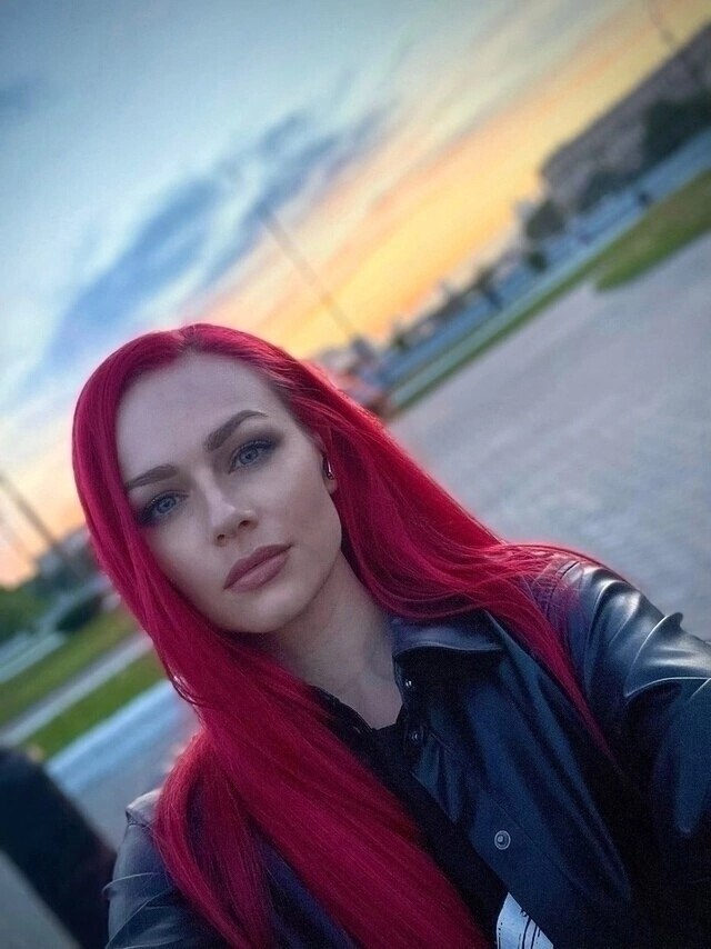 Марина Добровольская - красноволосая блогерша - тиктокерша, которая доводит до бешенства женщин. А ...