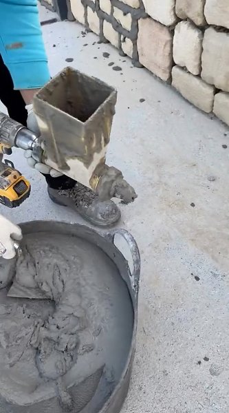 Устройство, которое облегчит укладку камня и кирпича.