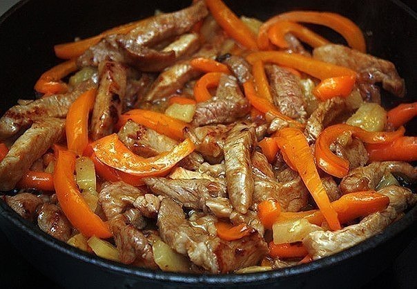 Мясо по-тайски .на 100грамм - 158.8 ккал, Б/Ж/У - 12.63/10.6/3.31 Ингредиенты: - мясо - перчик ...
