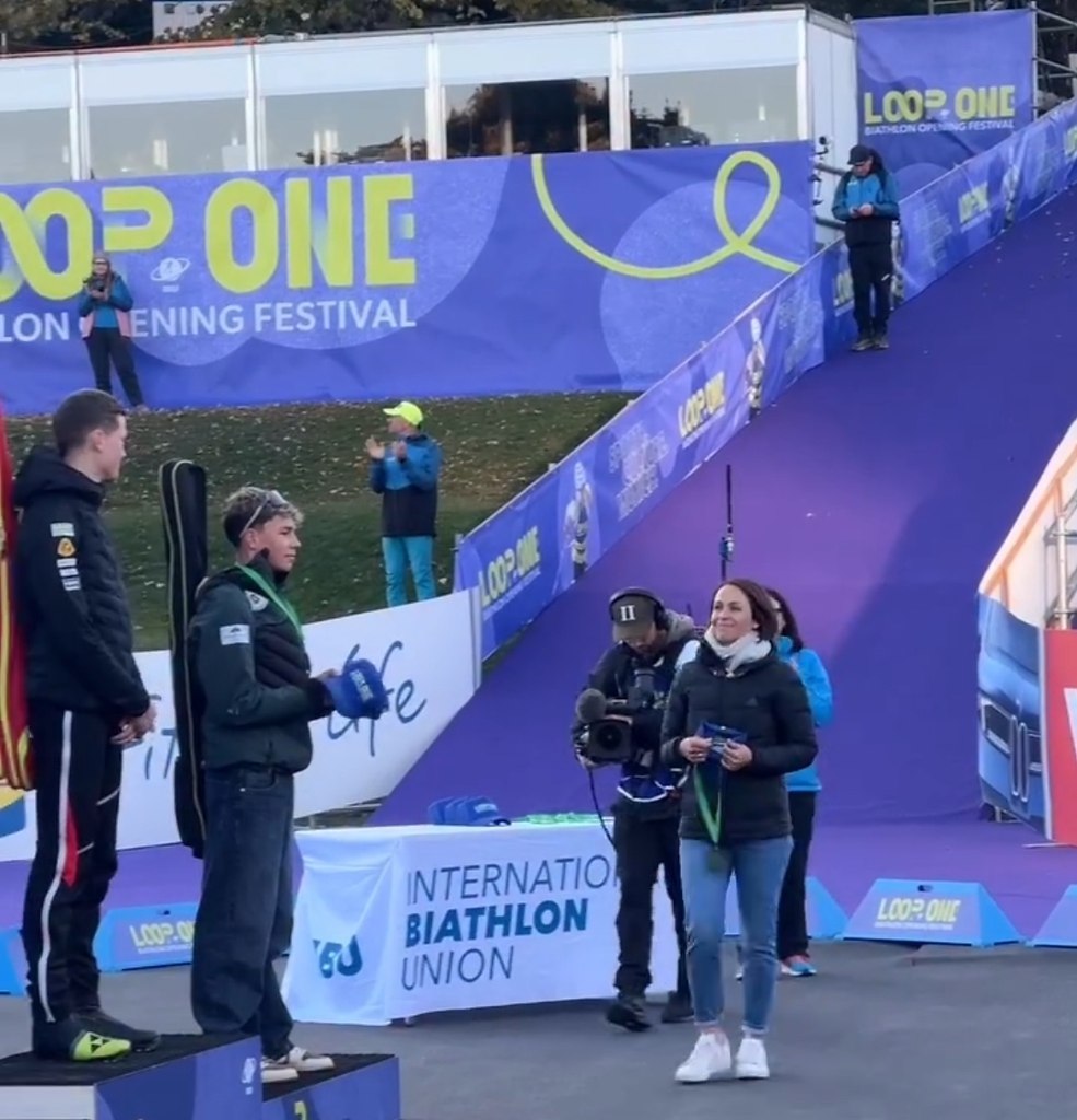 Посмотрите, кто сегодня пришел на фестиваль Loop One в Мюнхене. Магдалена Нойнер наградила ...