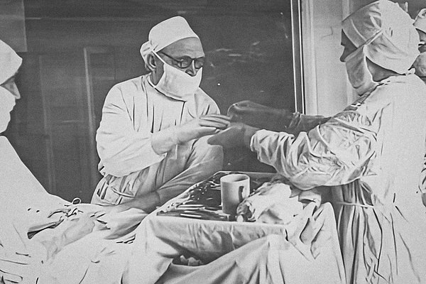 Осенью 1962 года в московском здравоохранении грянул грандиозный скандал: главный уролог Минздрава ...