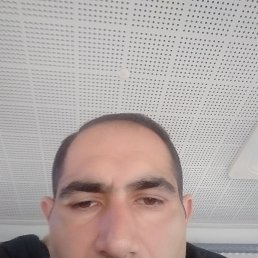 Artur, 41, 