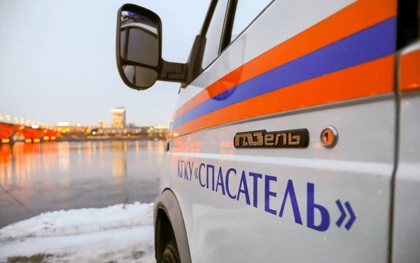 Красноярец сутки просидел на островке Енисея из-за поднявшейся воды. Мужчина гулял по Татышеву и ...