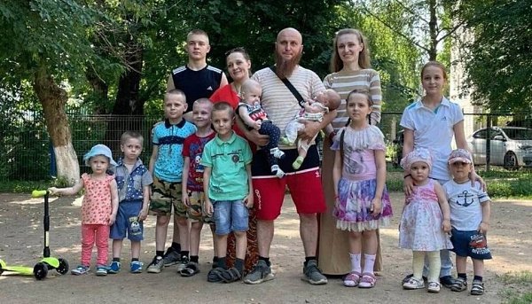 Органы опеки проведут проверку в отношении Ивана Сухова, известного своими многочисленными браками. ... - 2