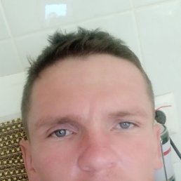 Oleg, 32, 