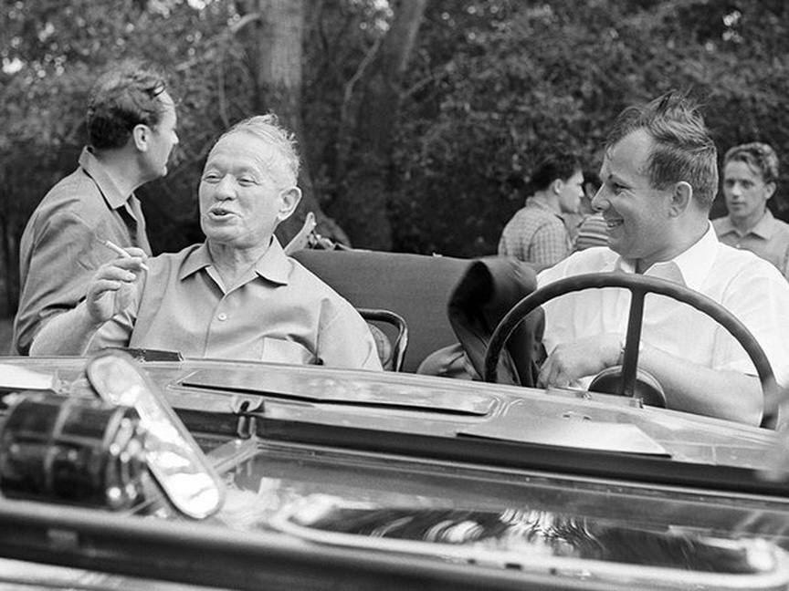 Гагарин в 1967 году. Визит гагарина в бразилию. Шолохов гагарин. Шолохов и сталин. Гагарин и шолохов.