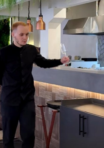 Интересно, сколько это чудо стоит! А вам нравится, когда еду превращают в шоу?