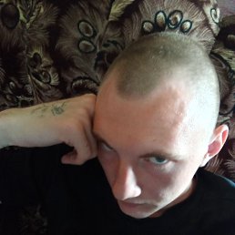 Mikhail, 21, 