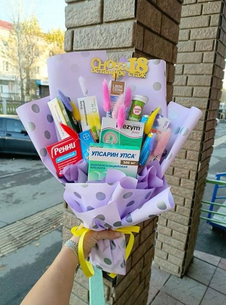�������y����