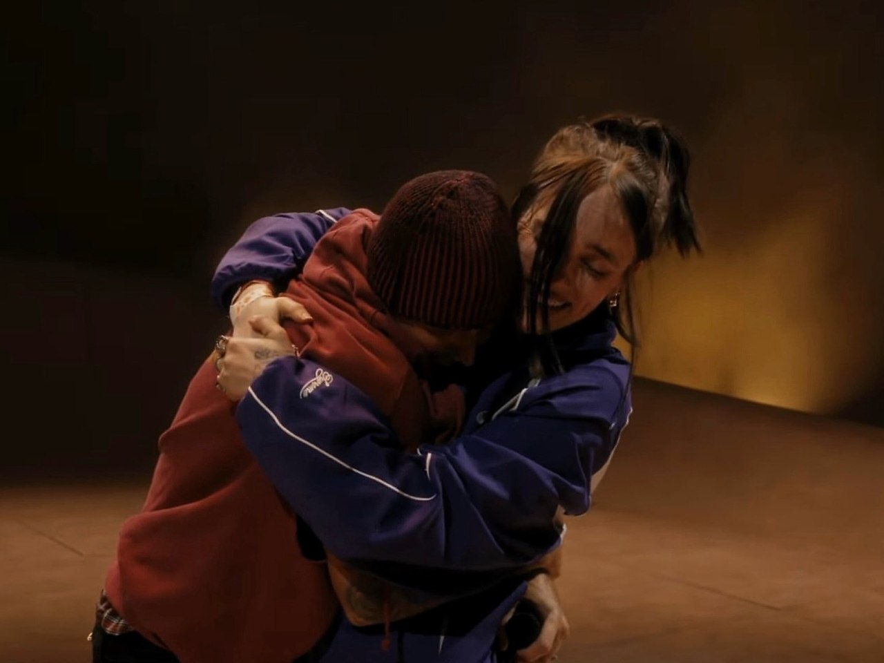 �� ������ ���-���� Coachella ������� ����� �� ����� ���������� �One Less Lonely Girl� ���������� ...
