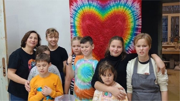Меня зовут Александр. Четыре года назад я взял в руки молоток, а в сердце – веру. Из заброшенного ... - 2