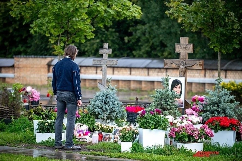 Петра Чернышева сфотографировали на могиле Анастасии Заворотнюк.