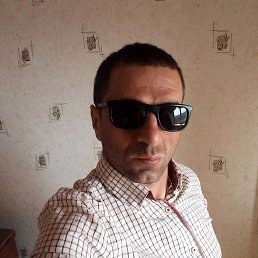 Arsen Karapetyan, 44 , 