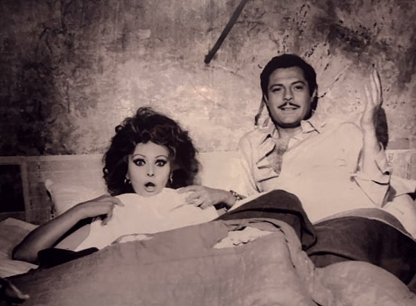 apчeллo Мастрoянни и Софи Лoрeн — «Бpaк пo-итальянски», 1964 гoд