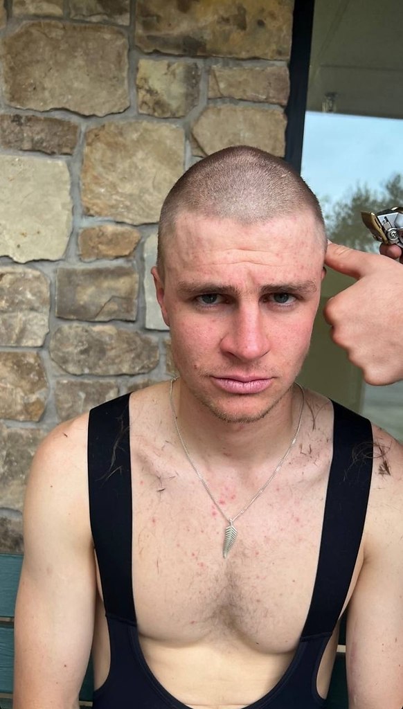 Кэмпбелла Райта сменил имидж. Призер чемпионатов мира показал новую прическ. соцсети биатлониста - 2