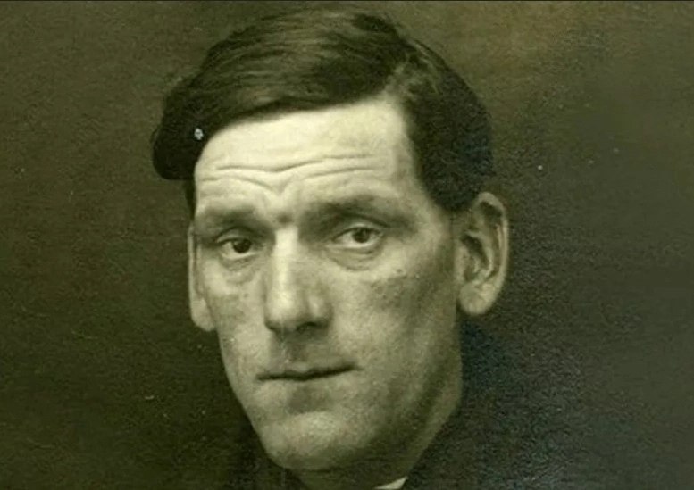 Джон Прист был одним из 150 кочегаров на «Титанике». Он выжил, хотя получил сильное обморожение. За ...