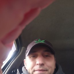 Qosimov Komol, 36, 