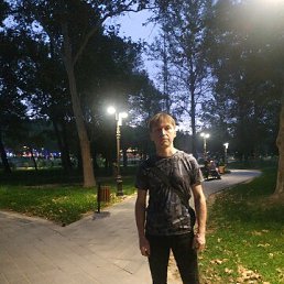 Aleksej, 42, 