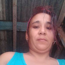 Yanelis, 33, 