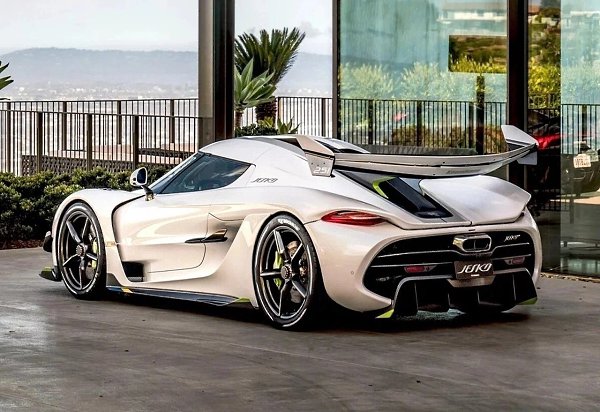 В Краснодаре продают мегакар Koenigsegg Jesko за 1 миллиард рублей. Таких машин в мире всего 125 ... - 2