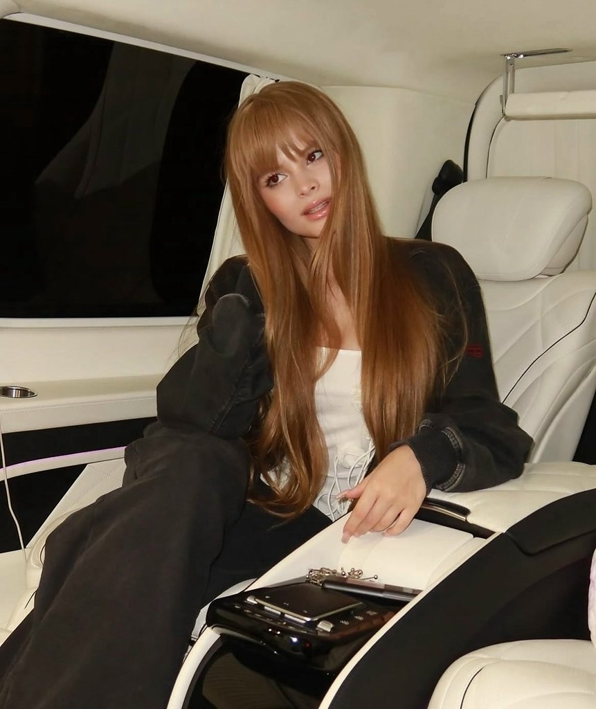 15-летняя дочь Гогунского похвасталась Mercedes за 13 миллионов. 15-летняя Милана Стар, дочь актёра ...