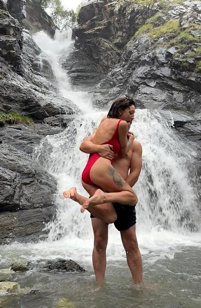 Вернулись в старые добрые времена вместе с Настюшкой Ивлеевой! Она с мужем покоряла Кавказ, ...