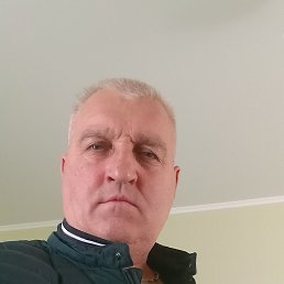 Vitalii, 52, 