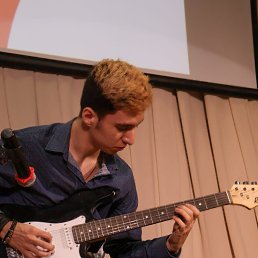 Ը, 20 , 