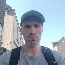 Alex, 44, 