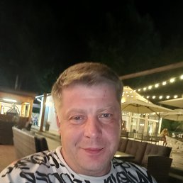 Alexey, 45, 