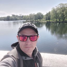 Maks, 37, 