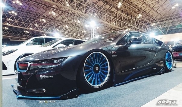 BMW i8 on air - 5