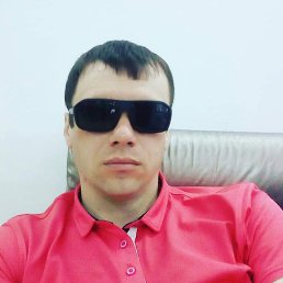 Aleksandr, 39, 