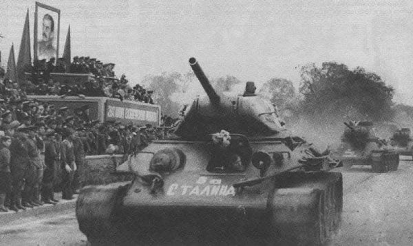 4 июня 1940 года И. В. Сталин и В. М. Молотов подписывают Постановление СНК СССР и ЦК ВКП(б) «О ... - 3