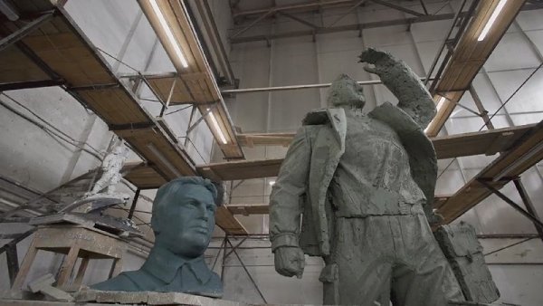 На Ходынском поле в Москве будет установлен 4-метровый памятник знаменитому летчику-испытателю ...