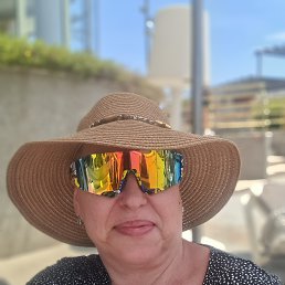 Oksana, 57, 