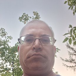 Alexandru, 45, 