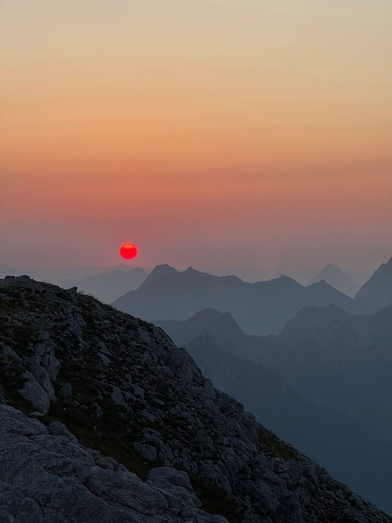 Лиза Виттоцци со своим молодым человеком в горах. Заслуженный отдых после заслуженного триумфа на ... - 3