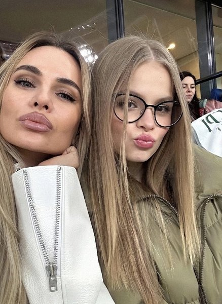 14-летняя Милана Стар столкнулась с жестокой травлей из-за своей внешности. В социальных сетях она ...