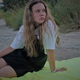 Anna, 18, 