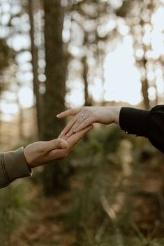 Я верю в прикосновения. Для меня это единственное во что нельзя сыграть. Не слова, не поступки, не ...