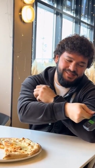 Довольно странный фокус для первого свидания... - 2