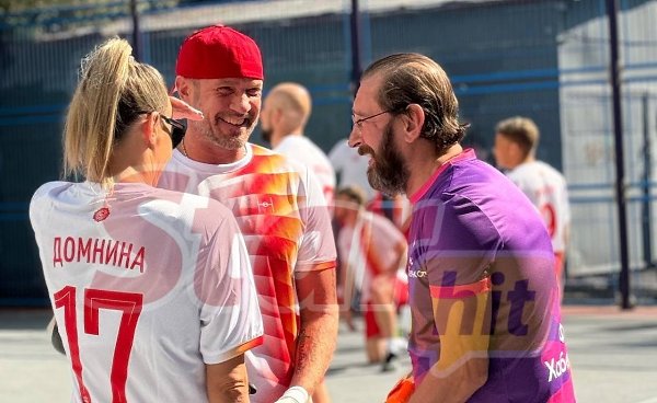 Роман Костомаров уже начал играть в футбол! Фигурист приехал на благотворительный матч в поддержку ...