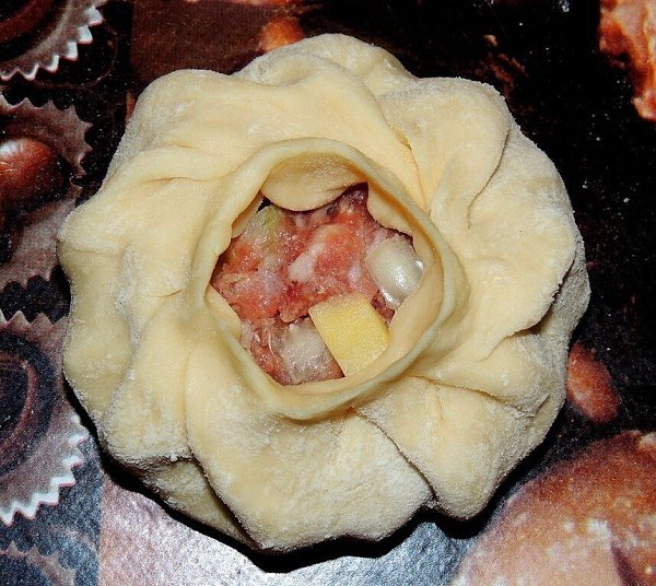 Вак балиш (маленькие пироги с мясом и картошкой).Вам потребуется:Мука - 700 гр.,Масло сливочное - ... - 4