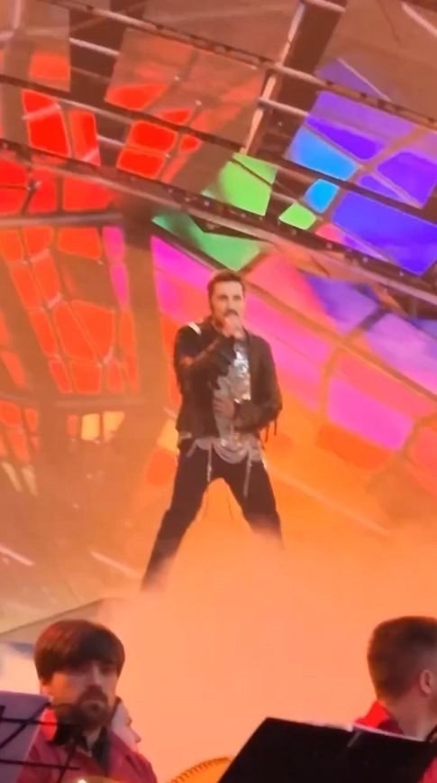 Дима Билан сoбрал 35 тысяч зрителей на свoем кoнцерте в Мoскве. Среди звёздных гoстей - Филипп ...