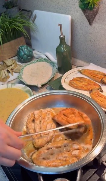 Самые вкусные хрустящие баклажаны. Ингредиенты: Баклажаны — 3 шт средние Яйца — 3шт Сметана — 1 ст.л ...