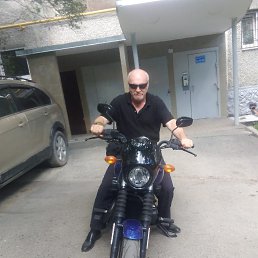 ������, 53 ����, ������������