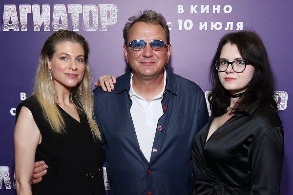 Марат Башаров вышел в свет с невестой и дочерью.50-летний актер уже более двух лет в отношениях с ...