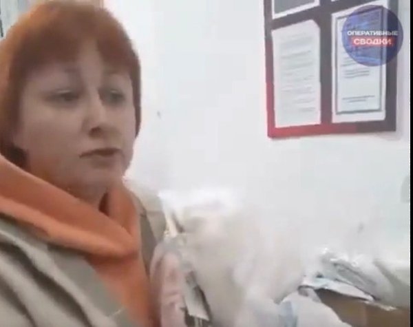 Клиентка явилась в пункт выдачи заказов за пять минут до завершения рабочего дня. Потребовала ...