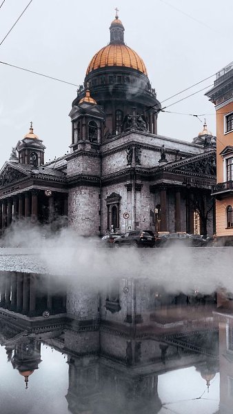 Я знал двух влюблённых, живших в Петрограде в дни революции и не заметивших её. Борис Пастернак